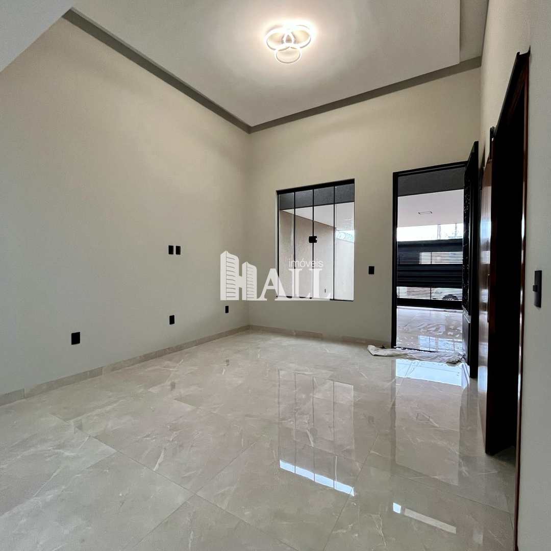 Casa com 3 quartos à venda, 131m² — foto 2 de 19