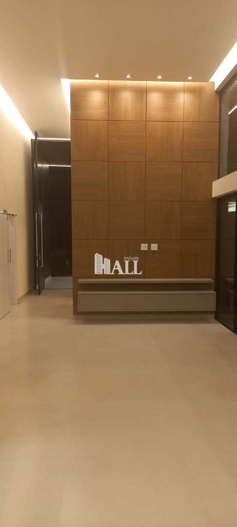 Casa com 3 quartos à venda, 201m² — foto 2 de 37
