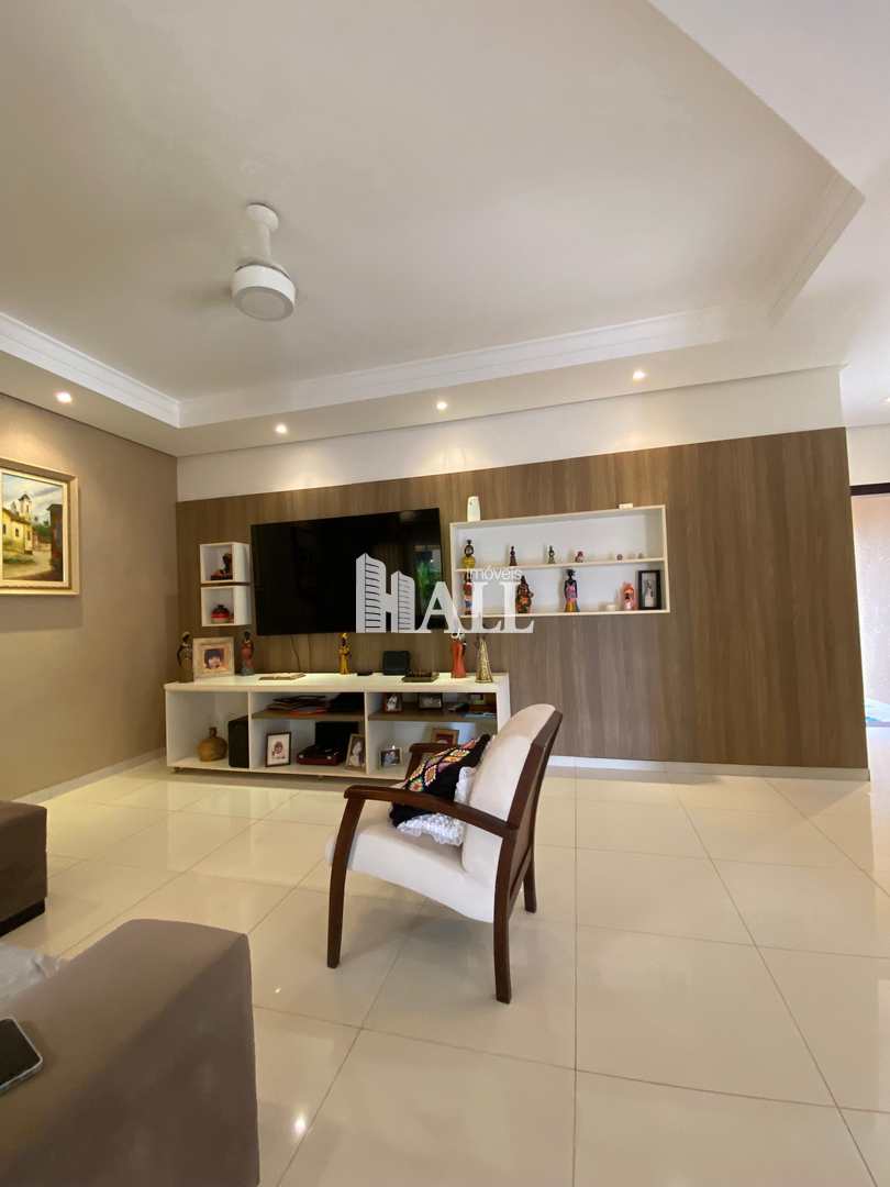 Casa com 3 quartos à venda, 240m² — foto 3 de 29