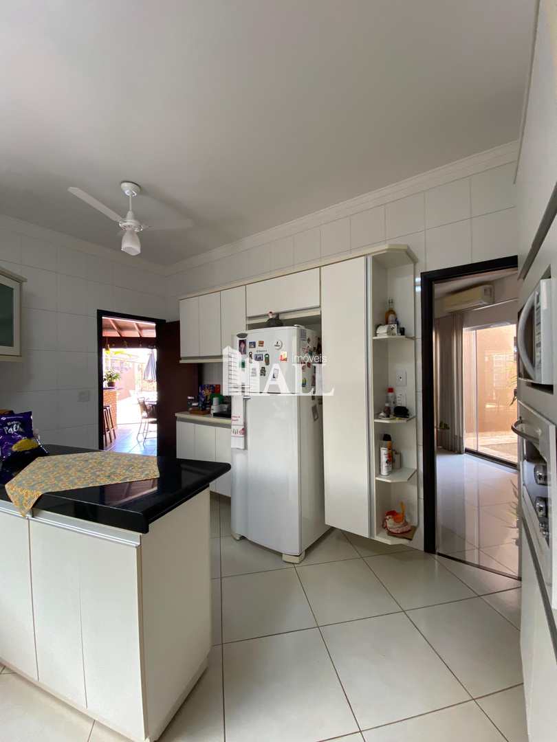 Casa com 3 quartos à venda, 240m² — foto 11 de 29
