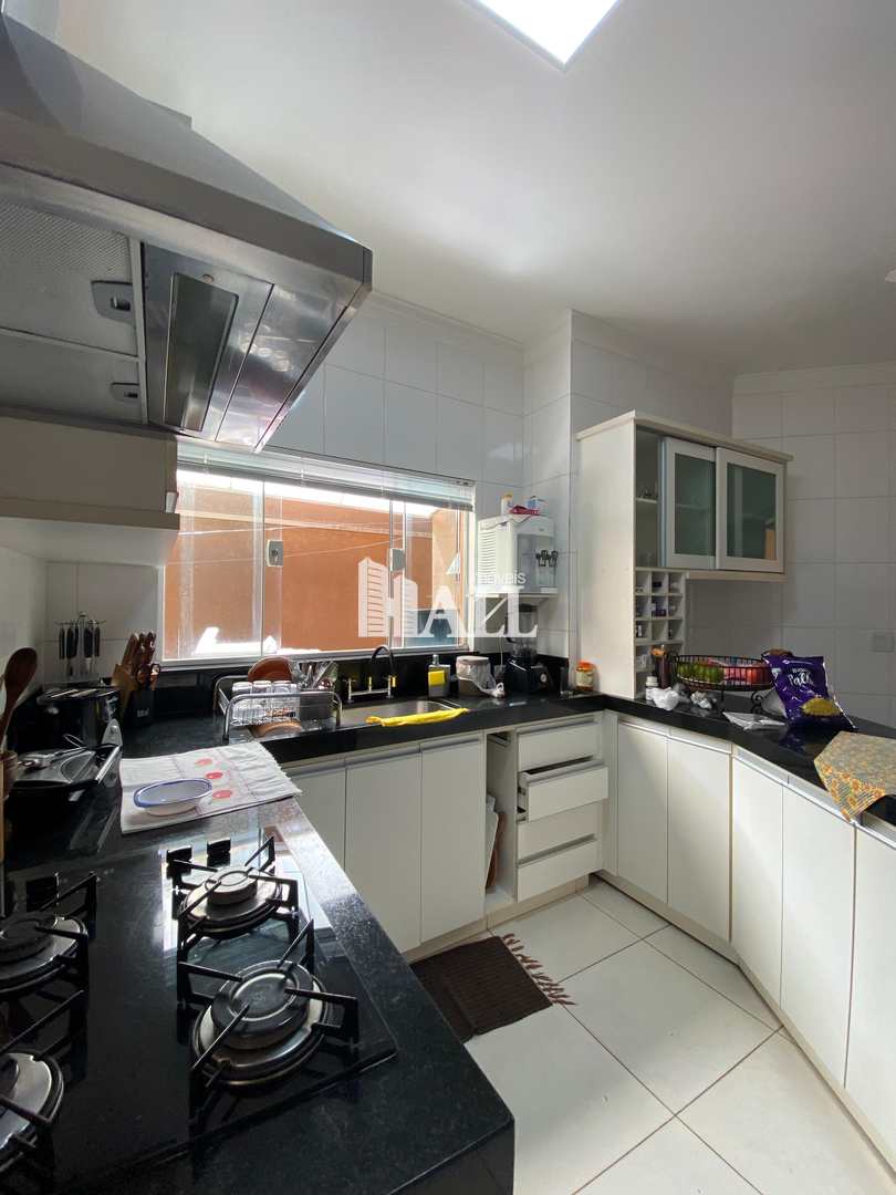 Casa com 3 quartos à venda, 240m² — foto 12 de 29