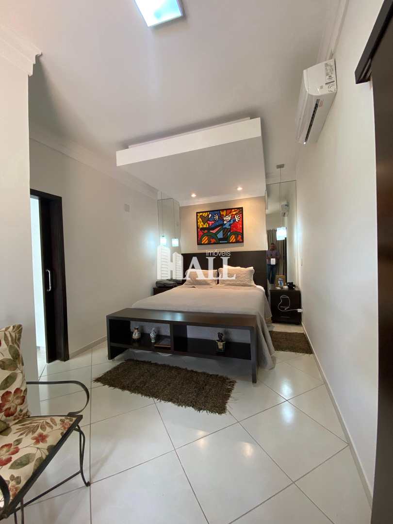 Casa com 3 quartos à venda, 240m² — foto 15 de 29