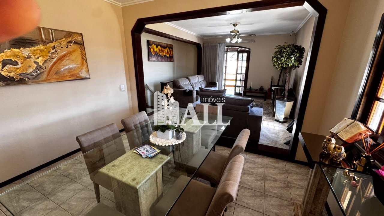 Casa com 3 quartos à venda, 394m² — foto 2 de 32