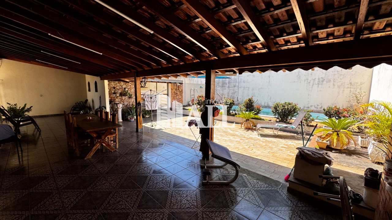 Casa com 3 quartos à venda, 394m² — foto 1 de 32