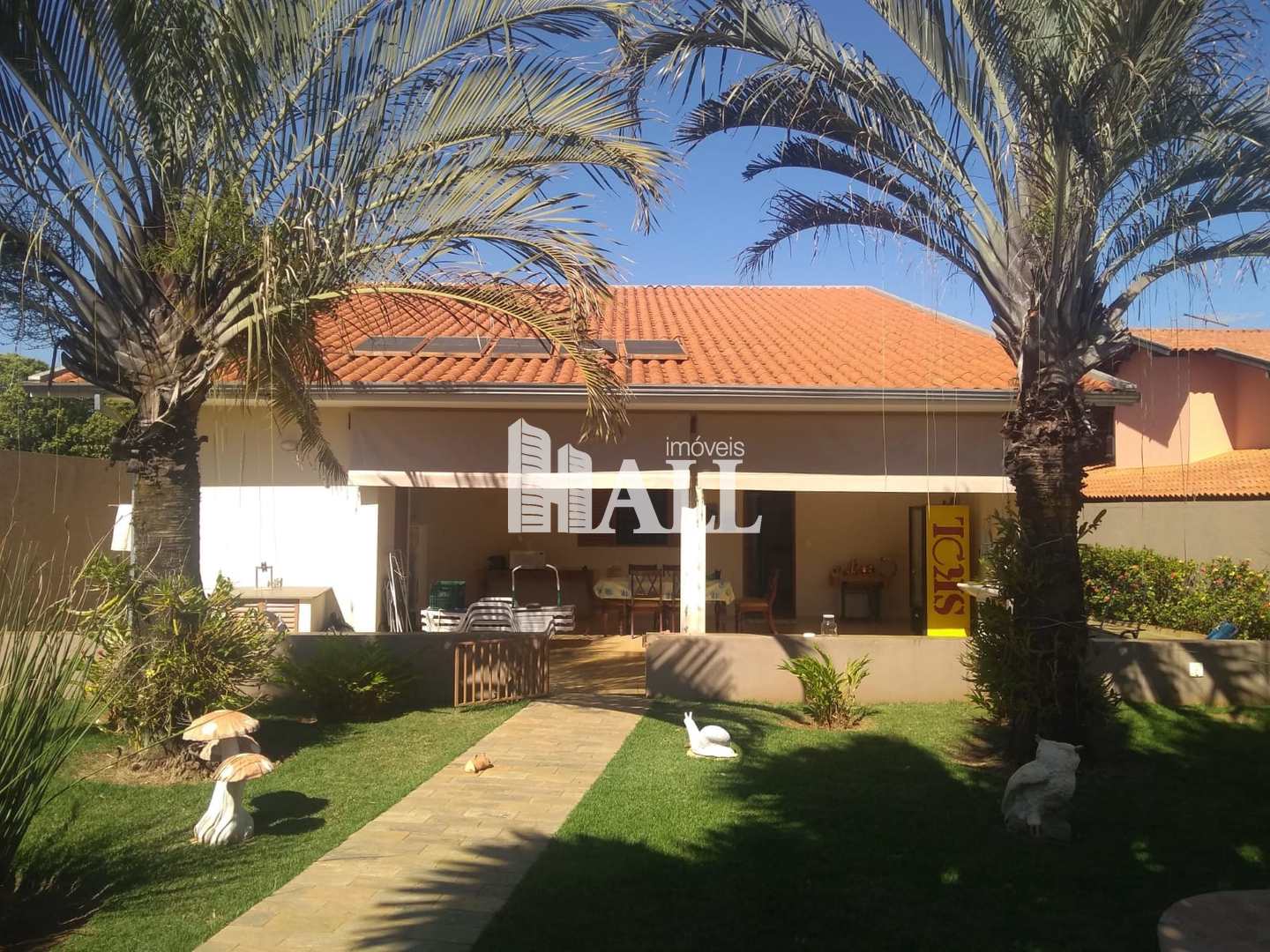 Casa com 3 quartos à venda, 240m² — foto 1 de 36