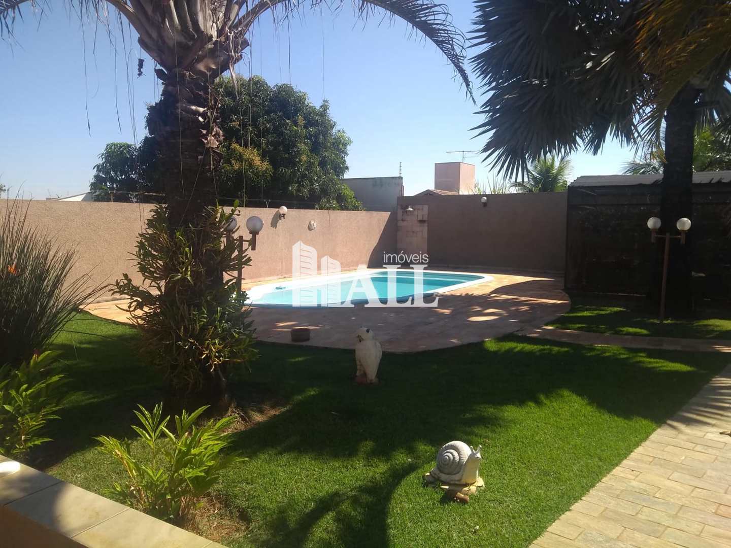 Casa com 3 quartos à venda, 240m² — foto 2 de 36