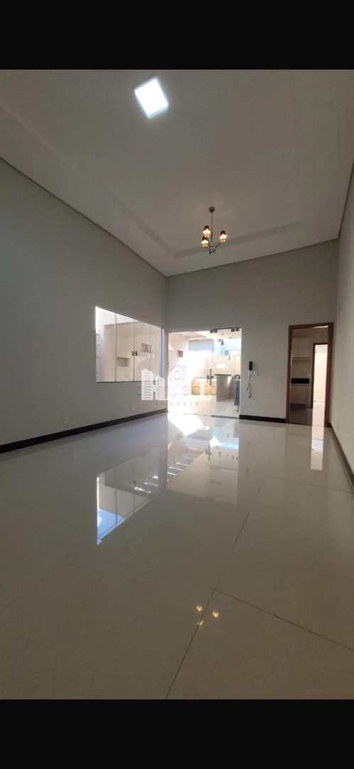 Casa com 3 quartos à venda, 150m² — foto 2 de 33