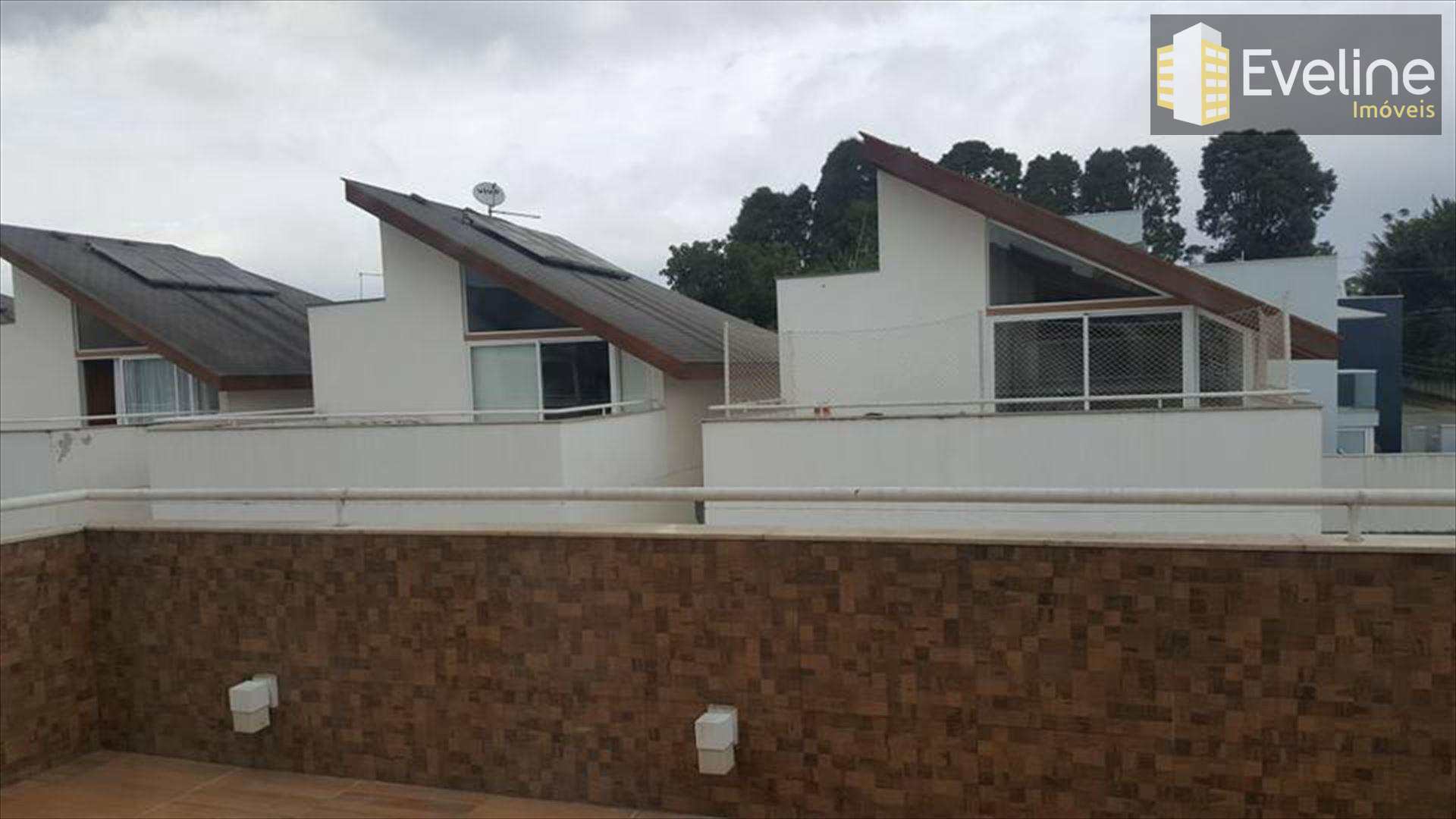 Casa à venda com 3 quartos, 237m² - Foto 1