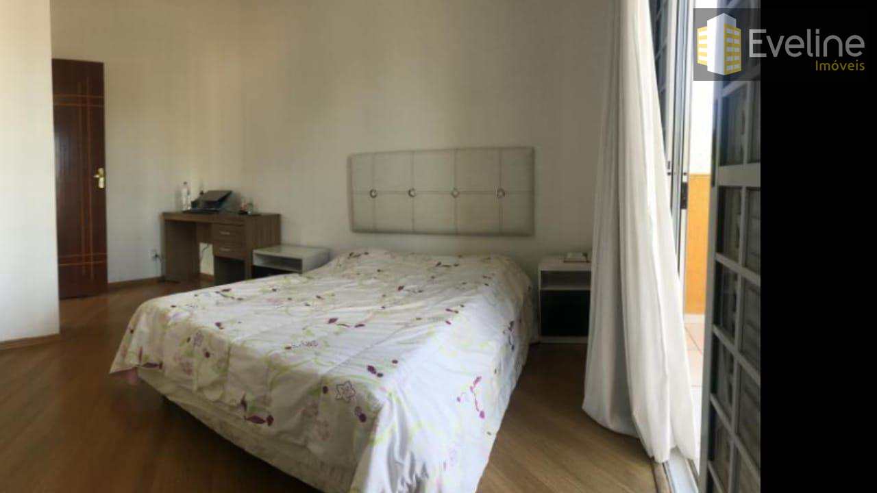 Casa à venda com 3 quartos, 210m² - Foto 18