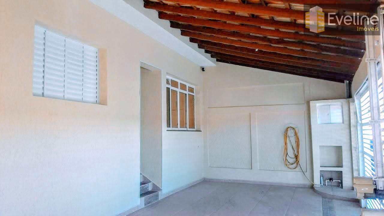 Casa à venda com 3 quartos, 169m² - Foto 1