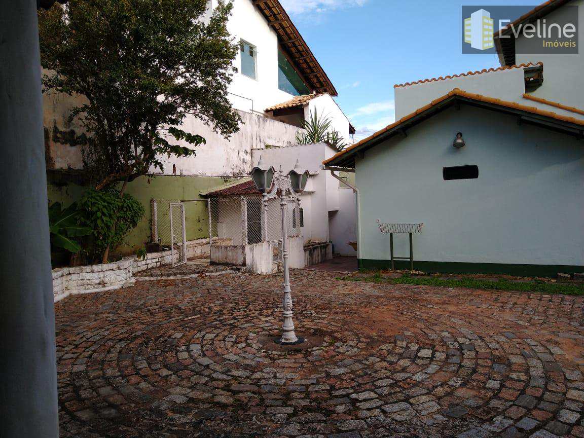 Casa à venda com 4 quartos, 350m² - Foto 1