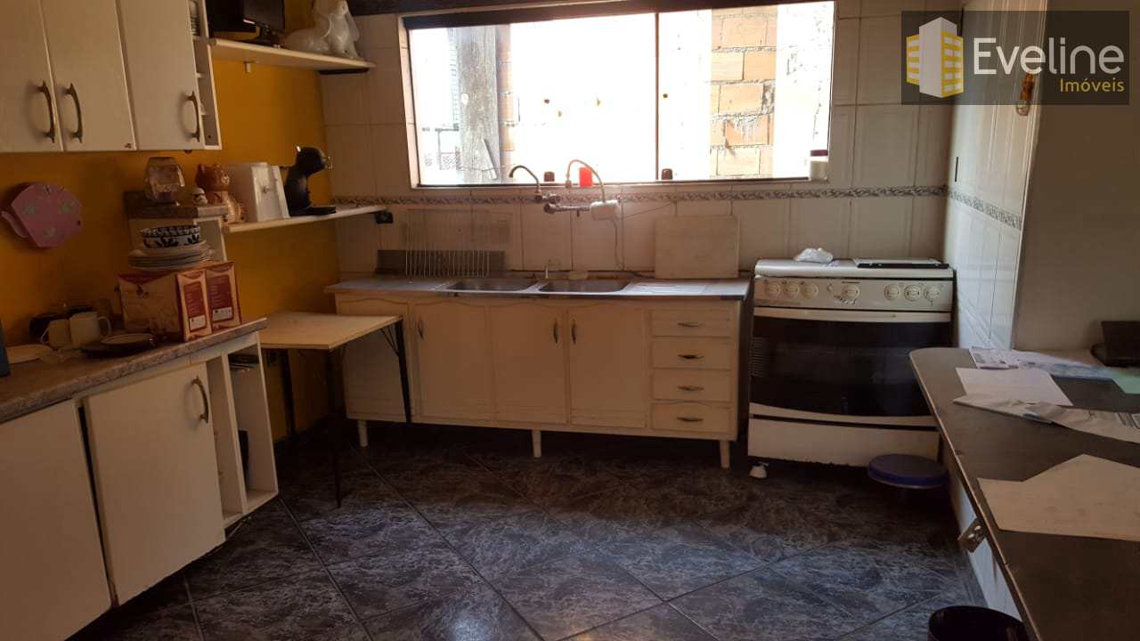 Casa à venda com 3 quartos, 225m² - Foto 3