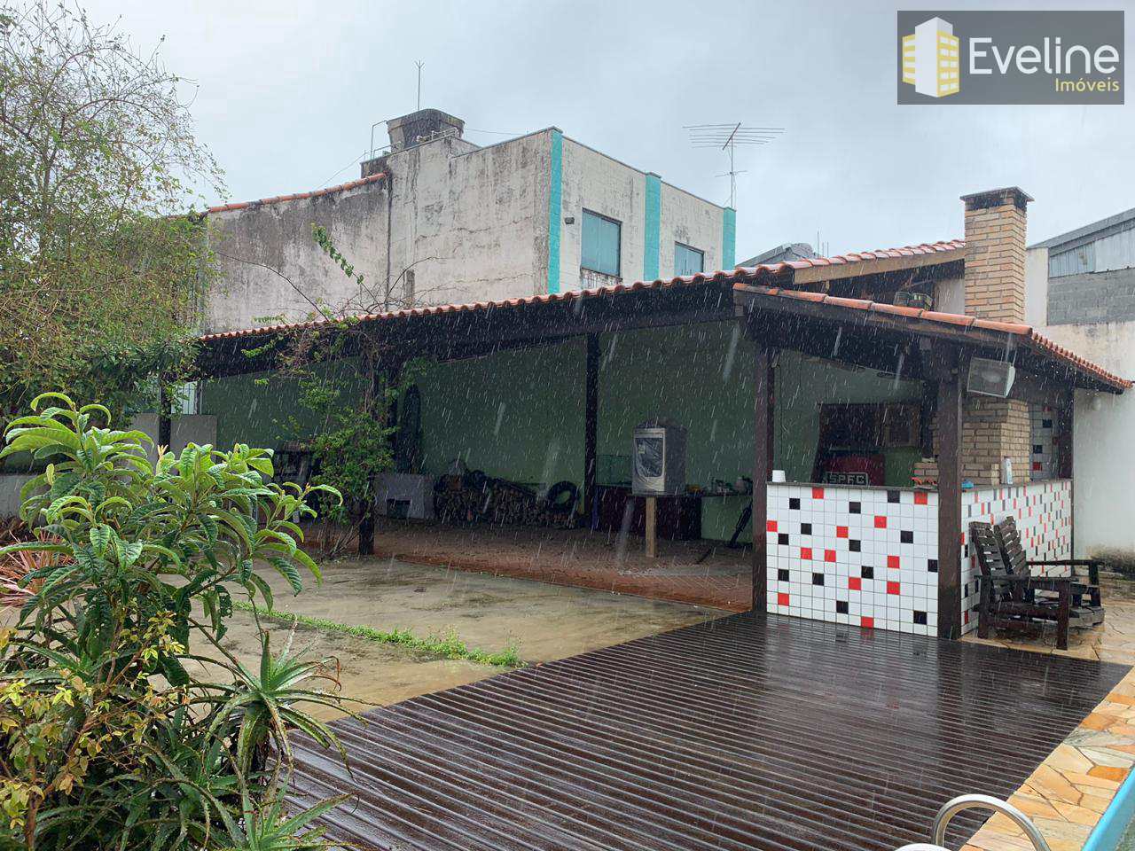 Casa à venda com 3 quartos, 271m² - Foto 2