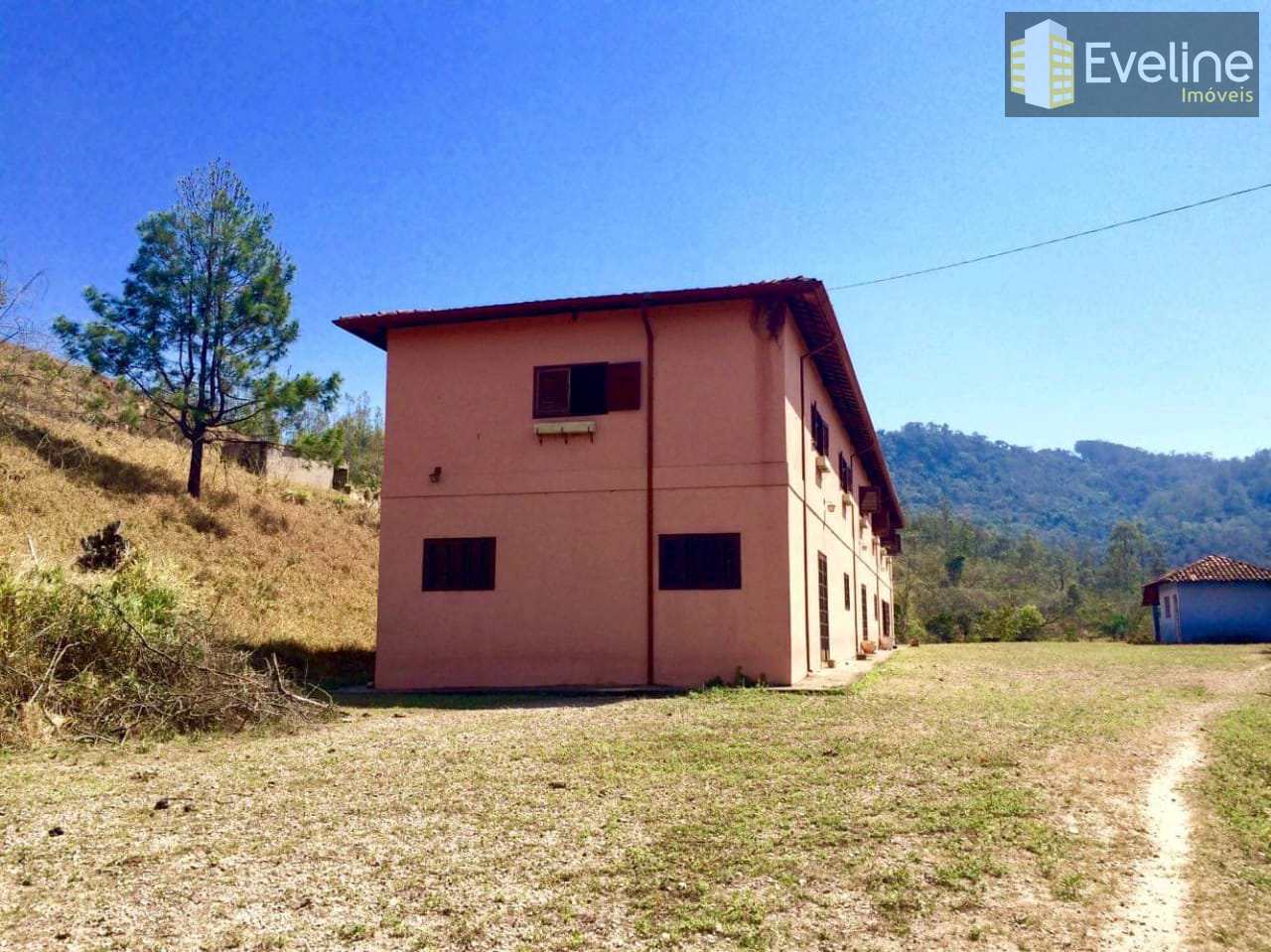 Fazenda à venda com 8 quartos, 1700m² - Foto 2