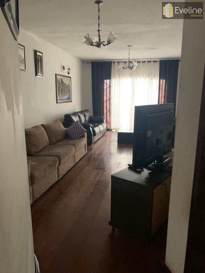 Casa à venda com 3 quartos, 187m² - Foto 1