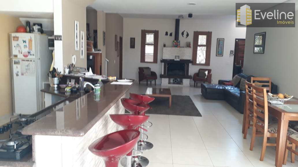 Sobrado à venda com 3 quartos, 300m² - Foto 1