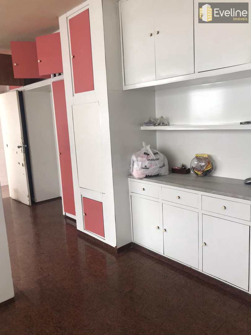 Casa à venda e aluguel com 4 quartos, 740m² - Foto 10