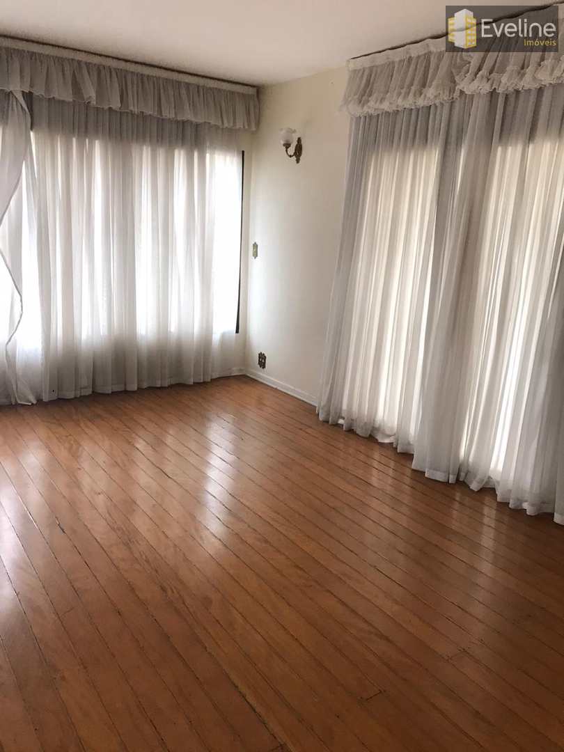 Casa à venda e aluguel com 4 quartos, 210m² - Foto 1