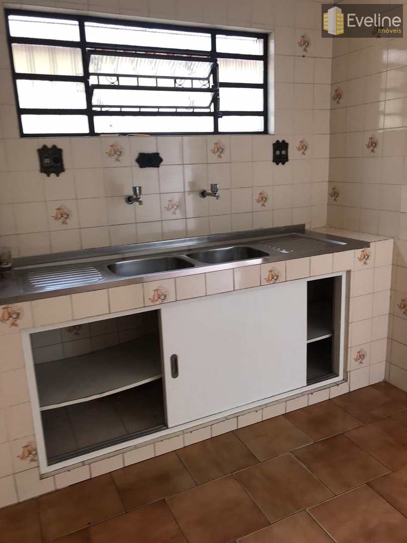 Casa à venda e aluguel com 4 quartos, 210m² - Foto 5