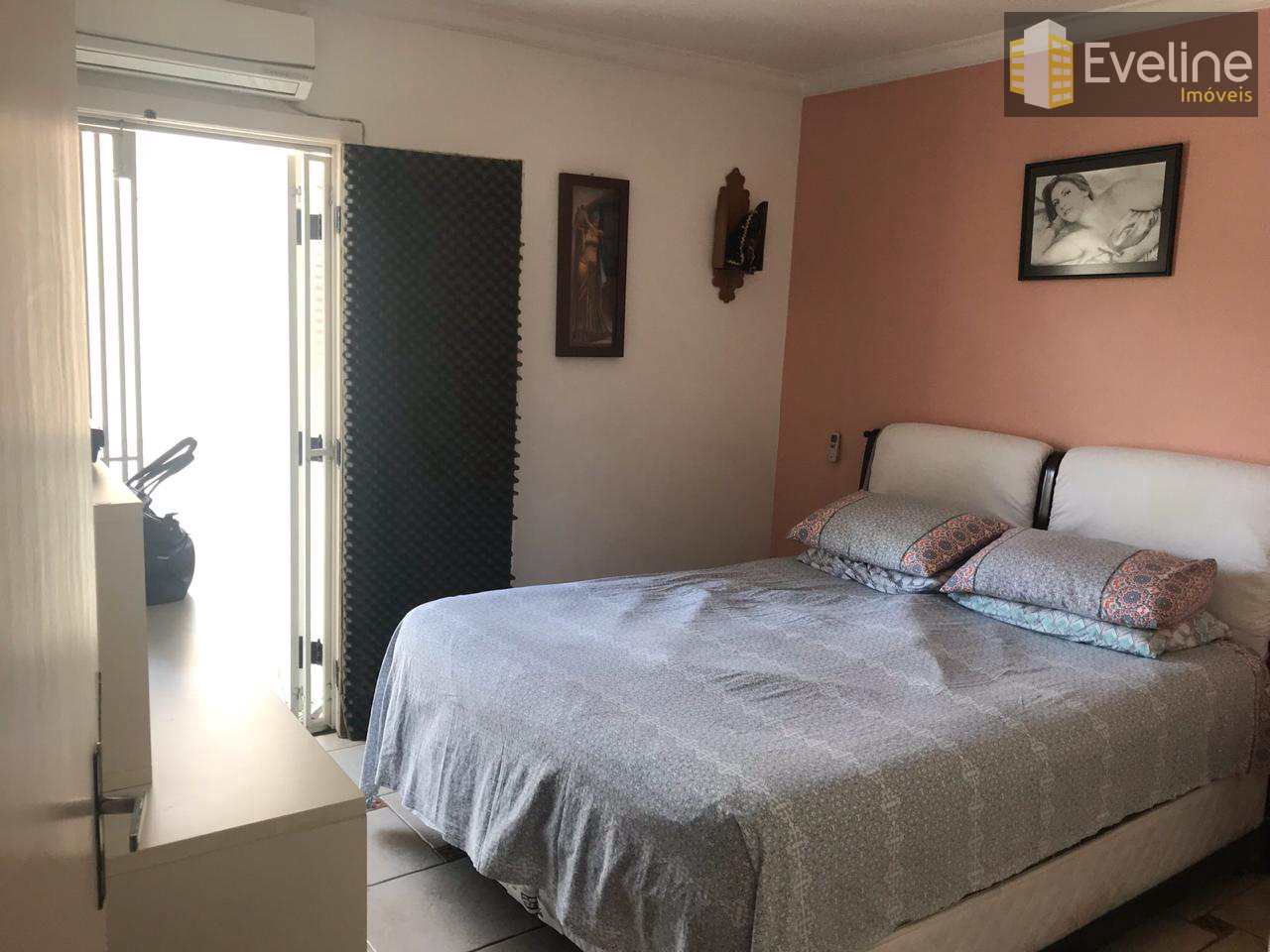 Casa à venda com 3 quartos, 271m² - Foto 20