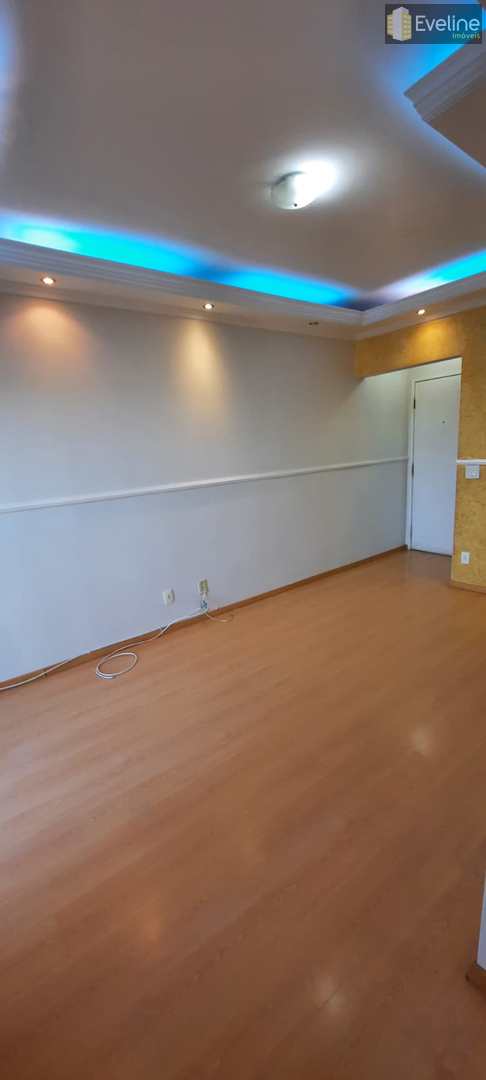 Apartamento à venda com 2 quartos, 61m² - Foto 2