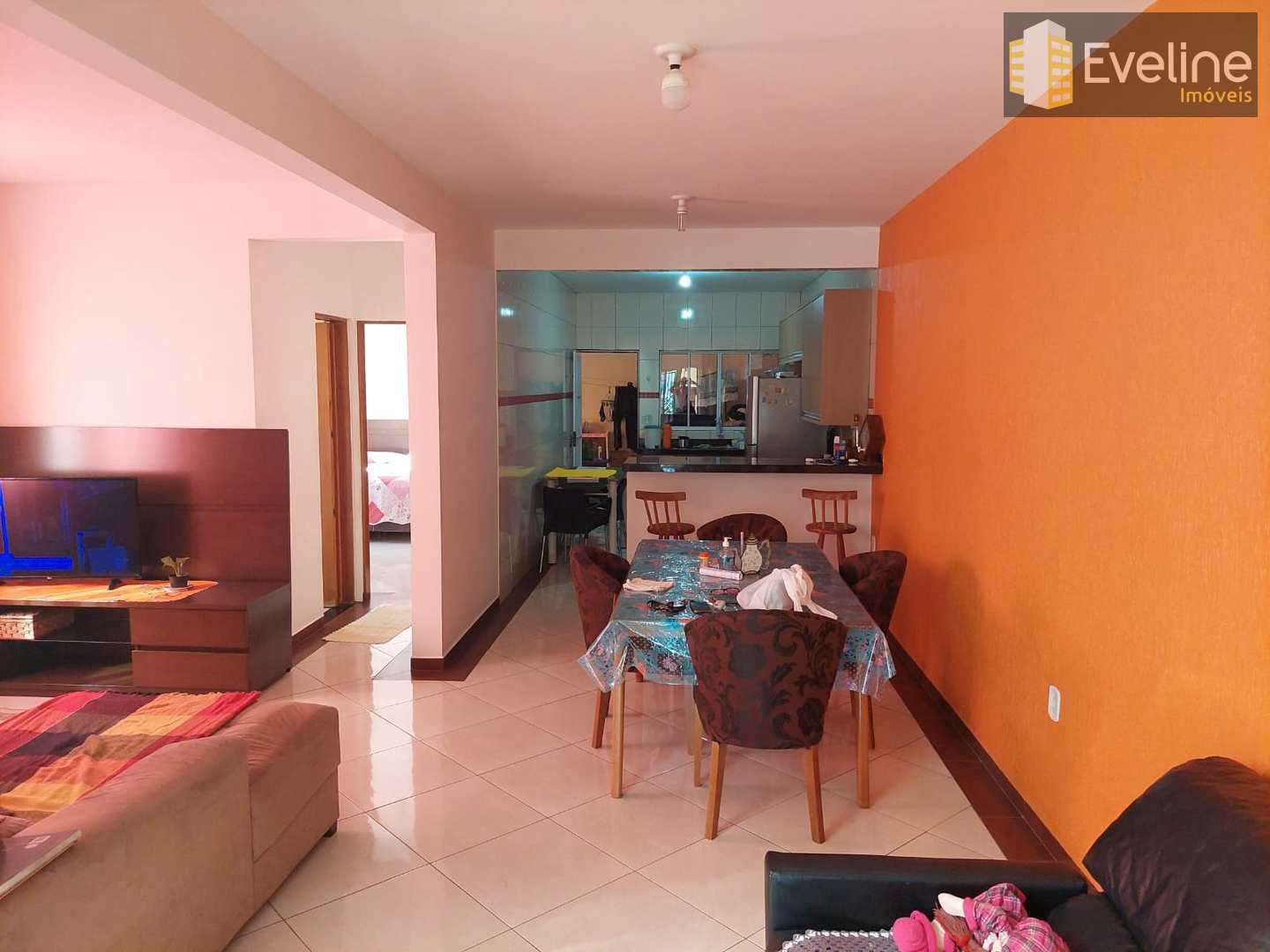 Casa à venda com 4 quartos, 150m² - Foto 1