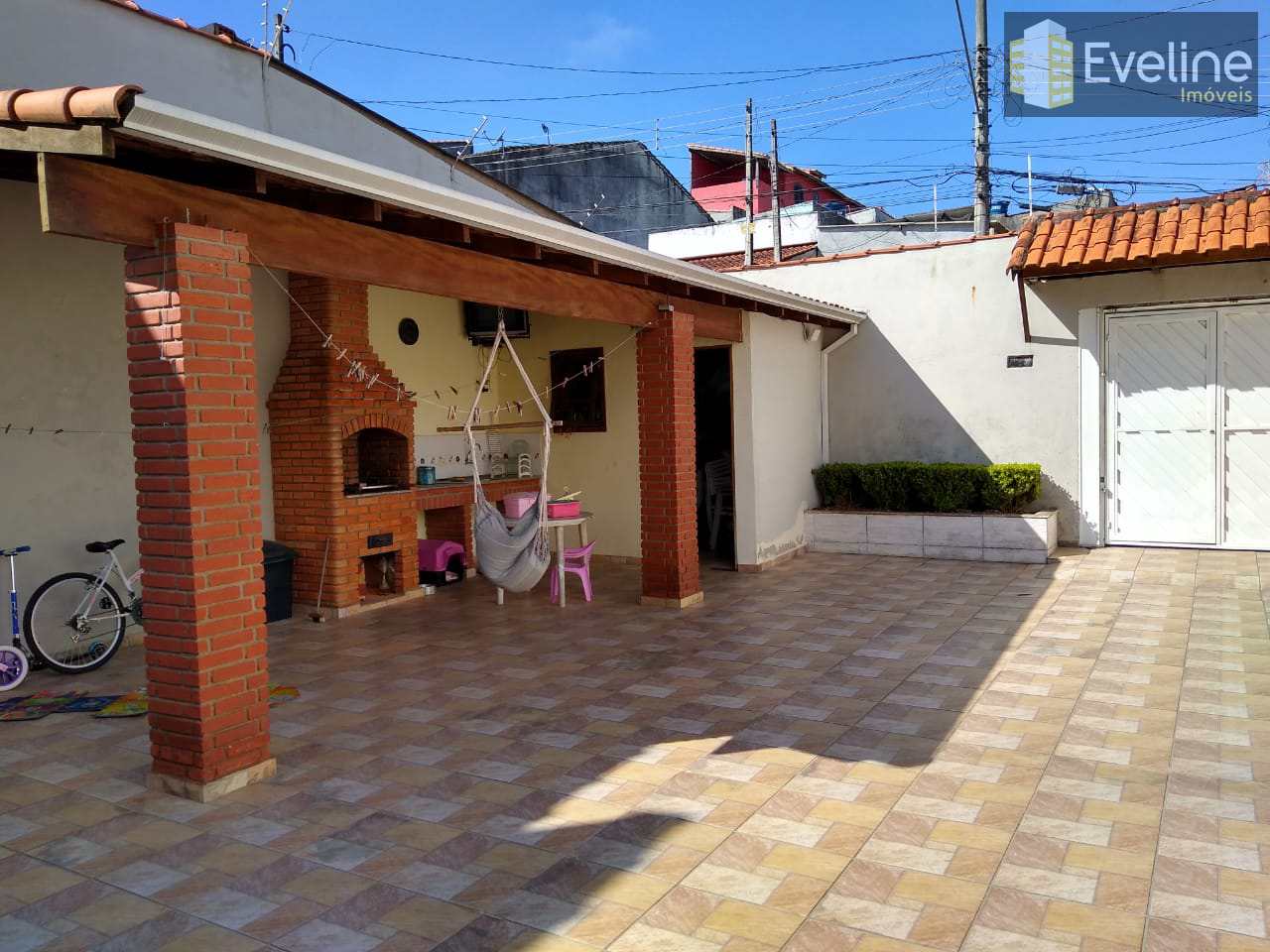 Sobrado à venda com 3 quartos, 250m² - Foto 1