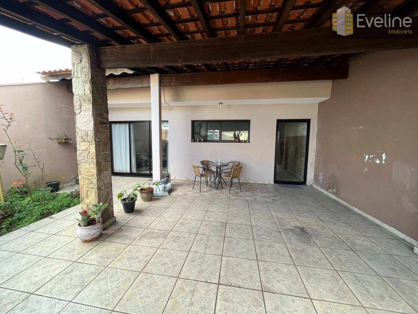 Casa à venda com 3 quartos, 132m² - Foto 2