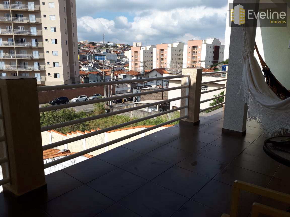 Casa à venda com 4 quartos, 200m² - Foto 12