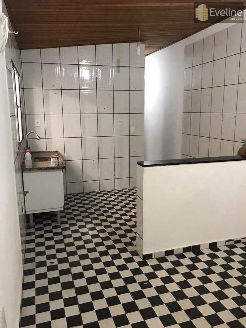 Casa à venda com 2 quartos, 180m² - Foto 3