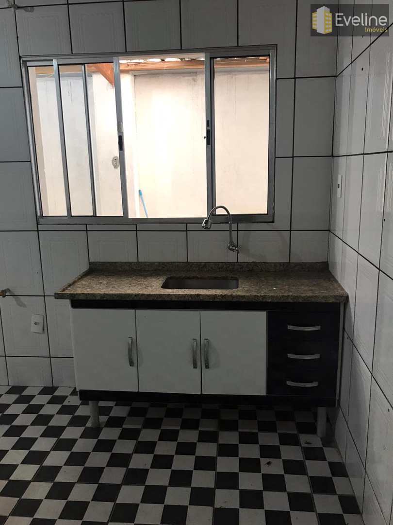 Casa à venda com 2 quartos, 180m² - Foto 2