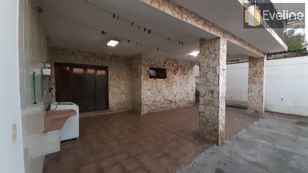 Casa à venda com 3 quartos, 350m² - Foto 2