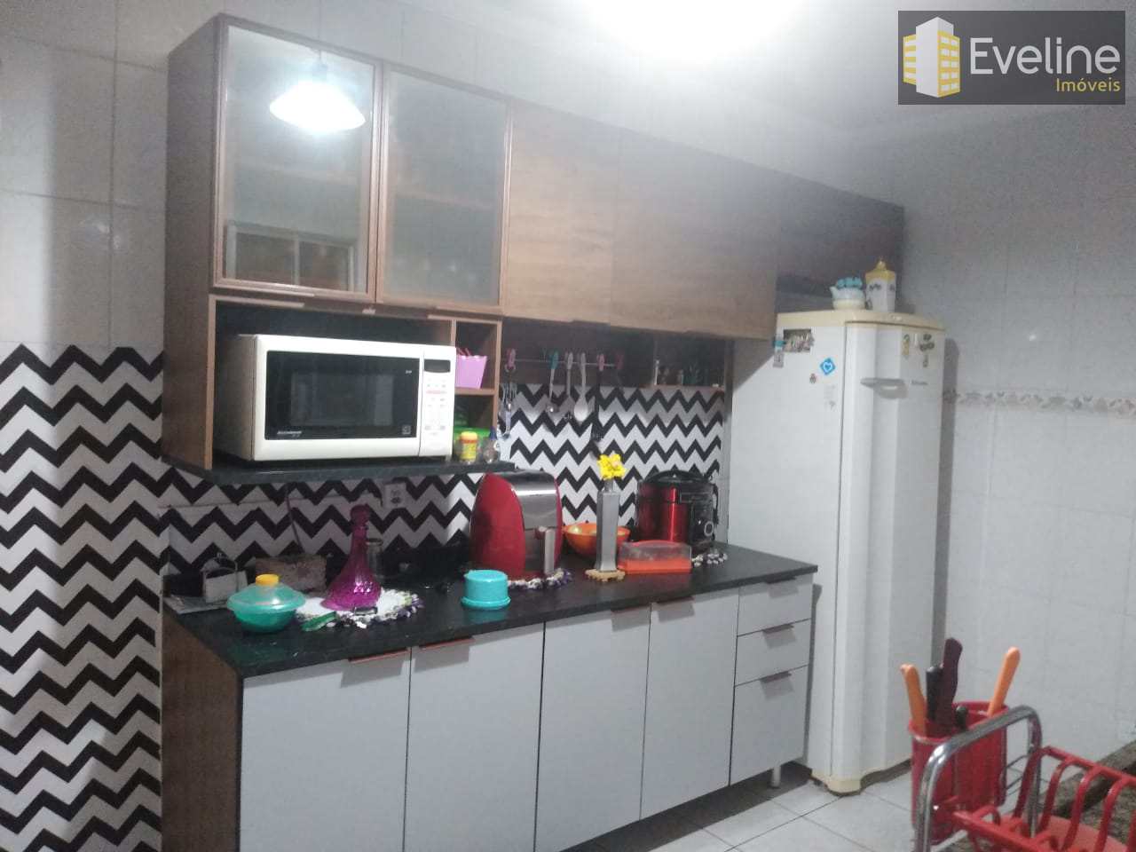 Sobrado à venda com 2 quartos, 260m² - Foto 1