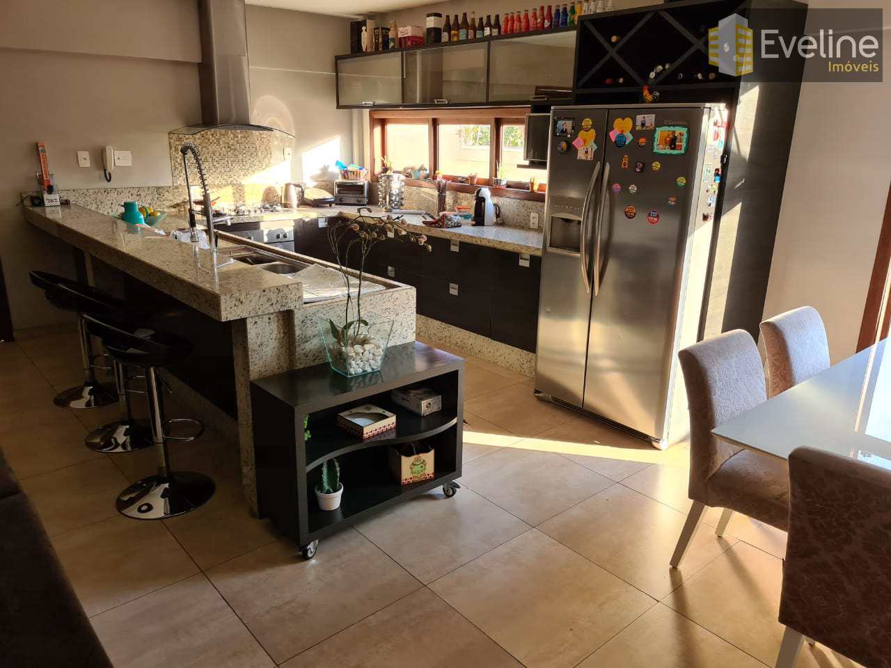 Casa à venda com 3 quartos, 357m² - Foto 1