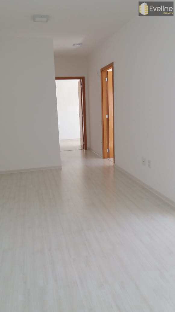 Apartamento à venda com 2 quartos, 80m² - Foto 2