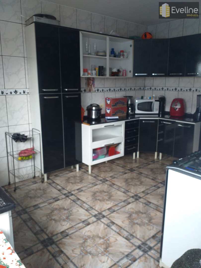 Casa à venda com 3 quartos, 300m² - Foto 1