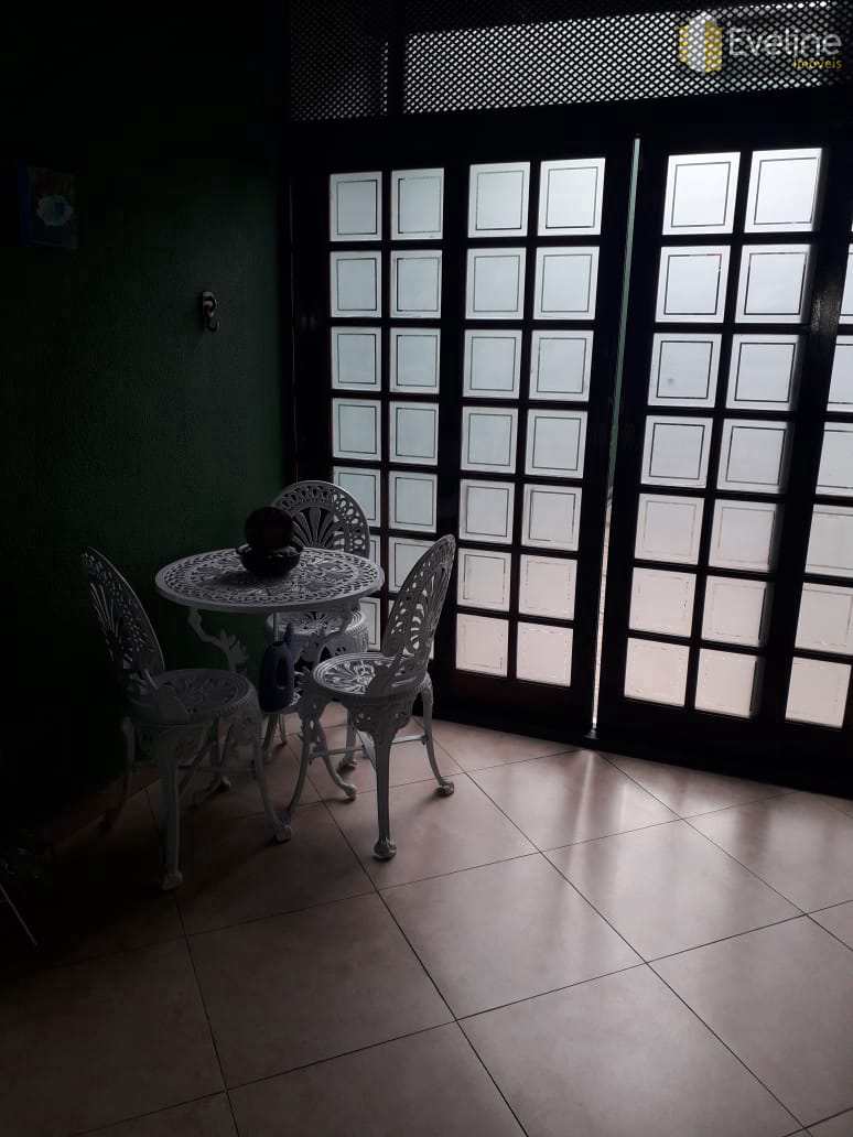 Sobrado à venda com 3 quartos, 300m² - Foto 2