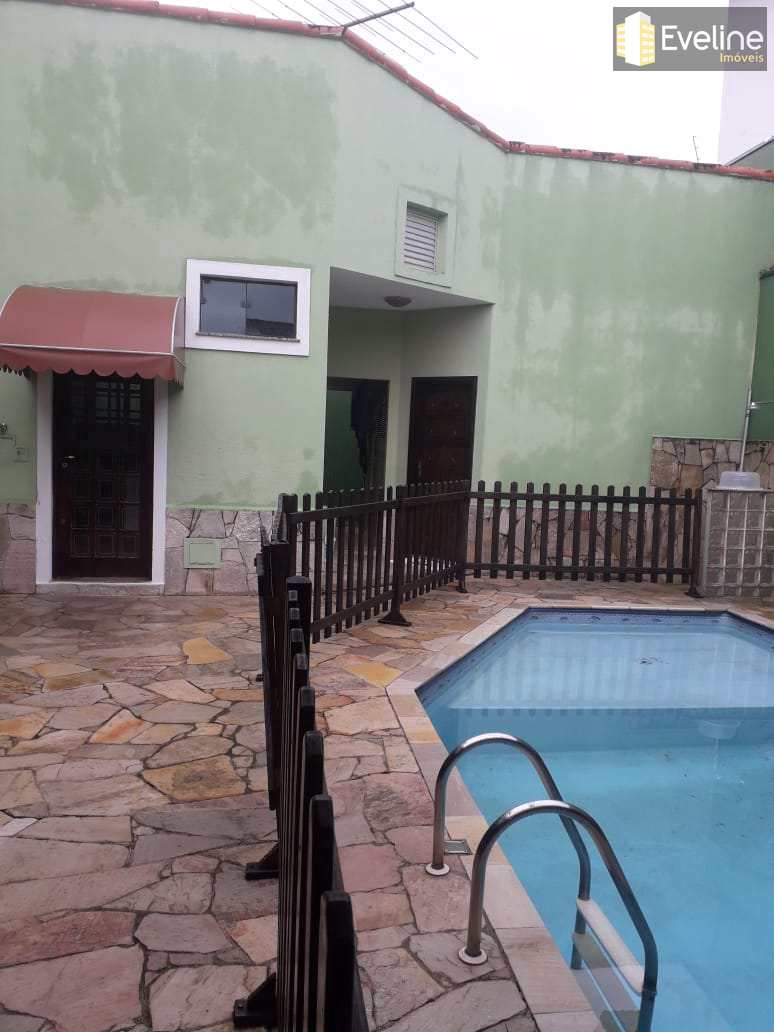 Sobrado à venda com 3 quartos, 300m² - Foto 1