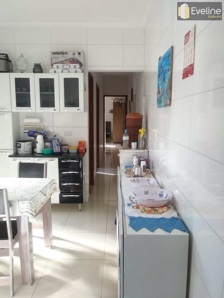 Casa à venda com 2 quartos, 80m² - Foto 2