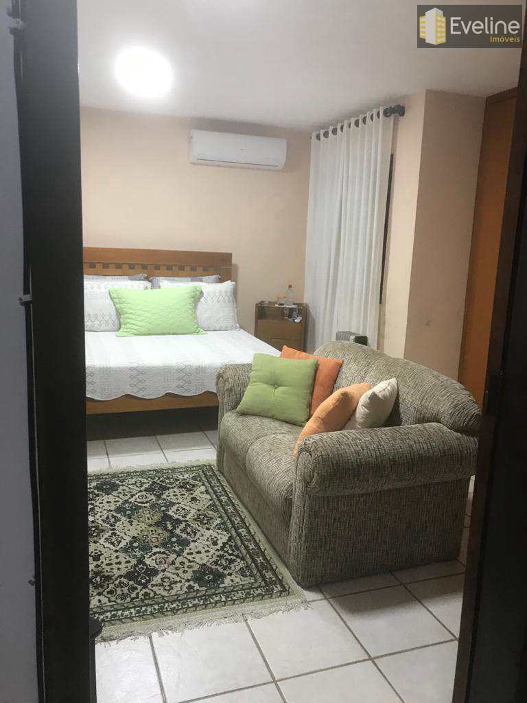 Casa à venda com 3 quartos, 306m² - Foto 4