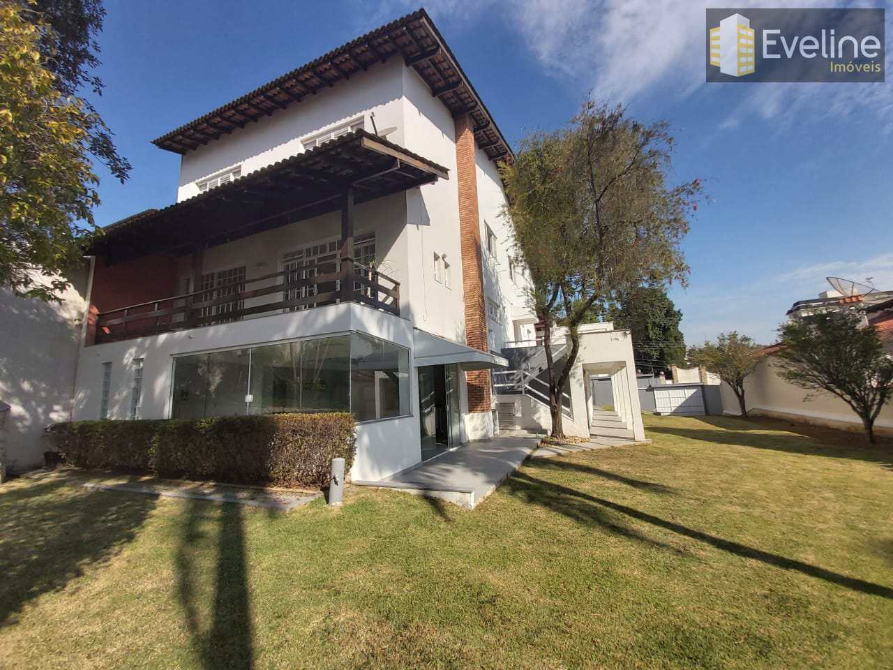 Casa à venda com 4 quartos, 380m² - Foto 1