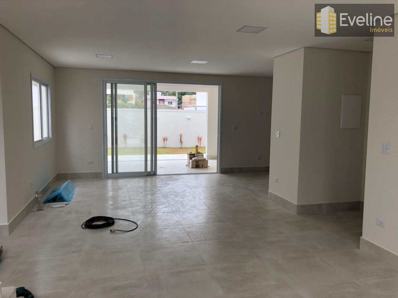 Casa de Condomínio à venda com 4 quartos, 213m² - Foto 3