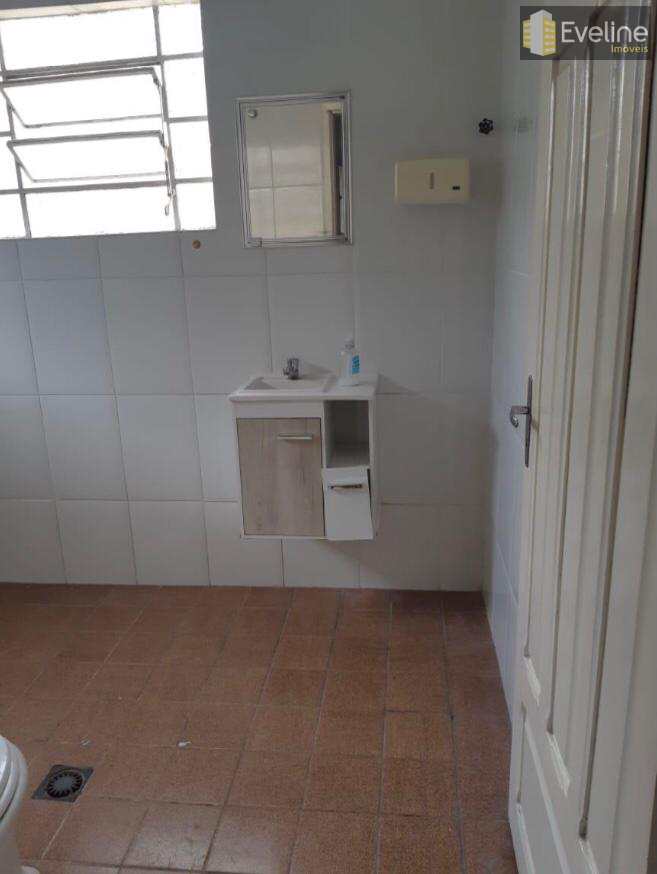 Casa à venda com 3 quartos, 221m² - Foto 11