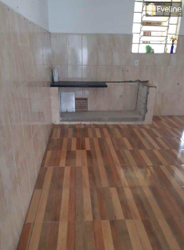 Casa à venda com 3 quartos, 221m² - Foto 2