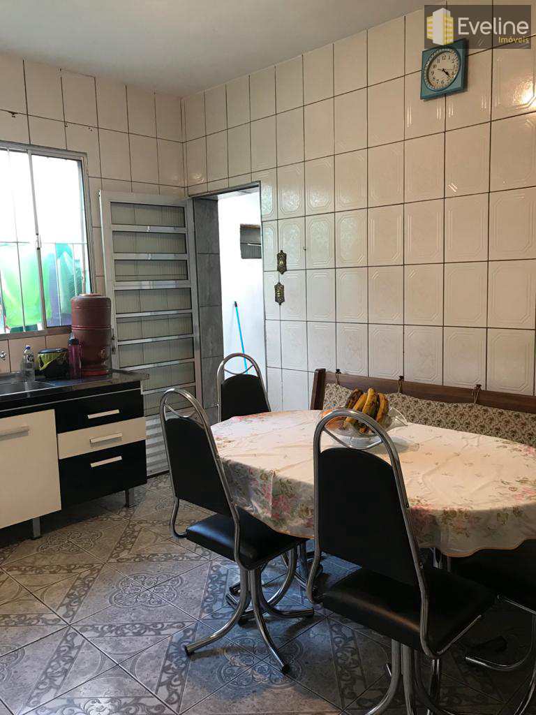 Casa à venda com 2 quartos, 190m² - Foto 2