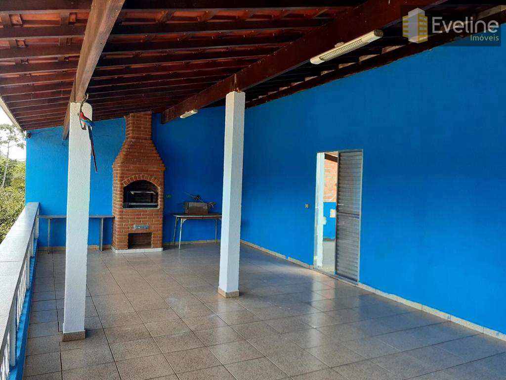 Casa à venda com 3 quartos, 300m² - Foto 1