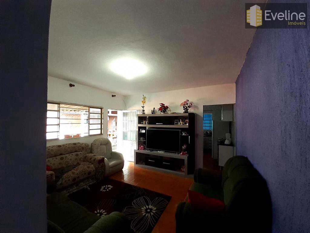 Casa à venda com 3 quartos, 300m² - Foto 2