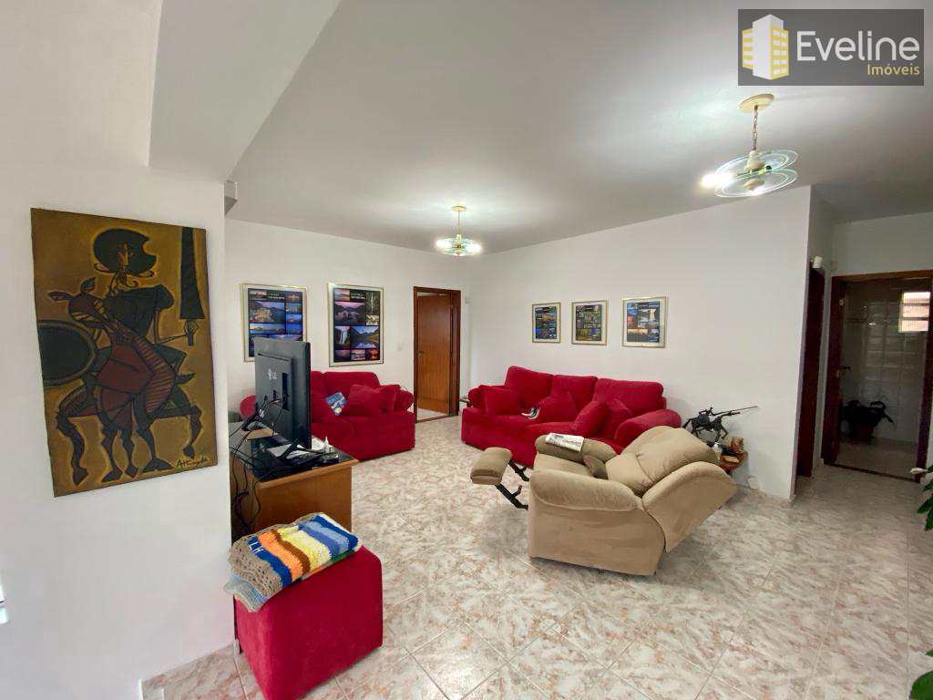 Casa à venda com 3 quartos, 370m² - Foto 2