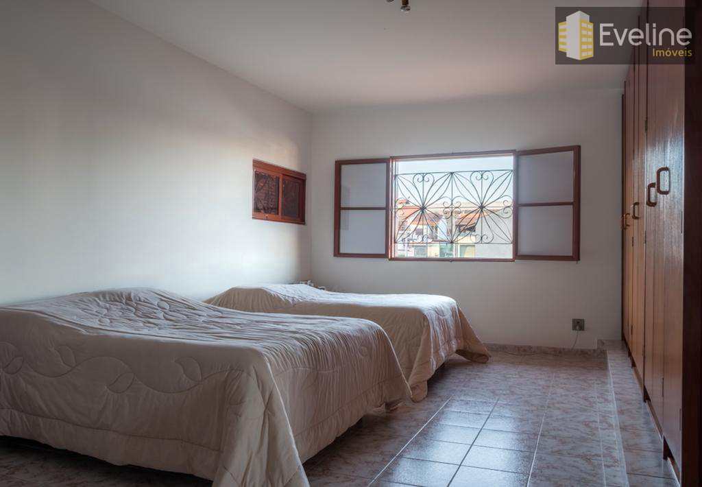 Casa à venda com 3 quartos, 370m² - Foto 9