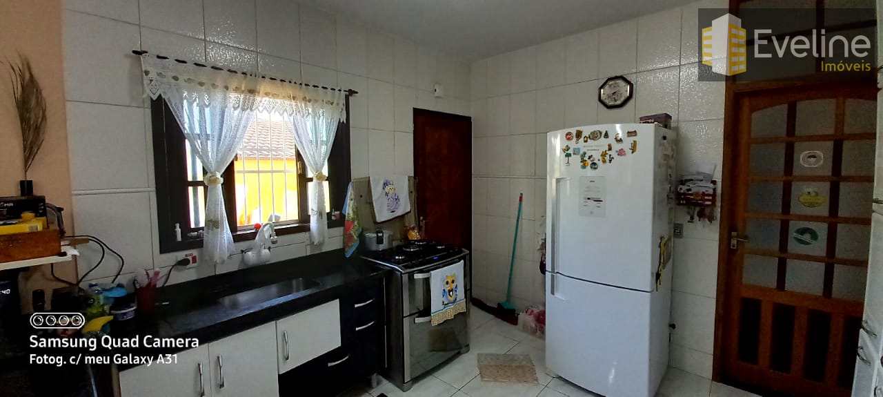 Casa à venda com 3 quartos, 215m² - Foto 2